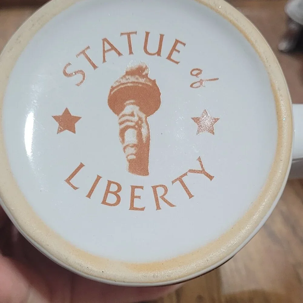 Statue Of Liberty New‎ York Souvenir Coffee Cup Mug- Tan White Skyscraper
